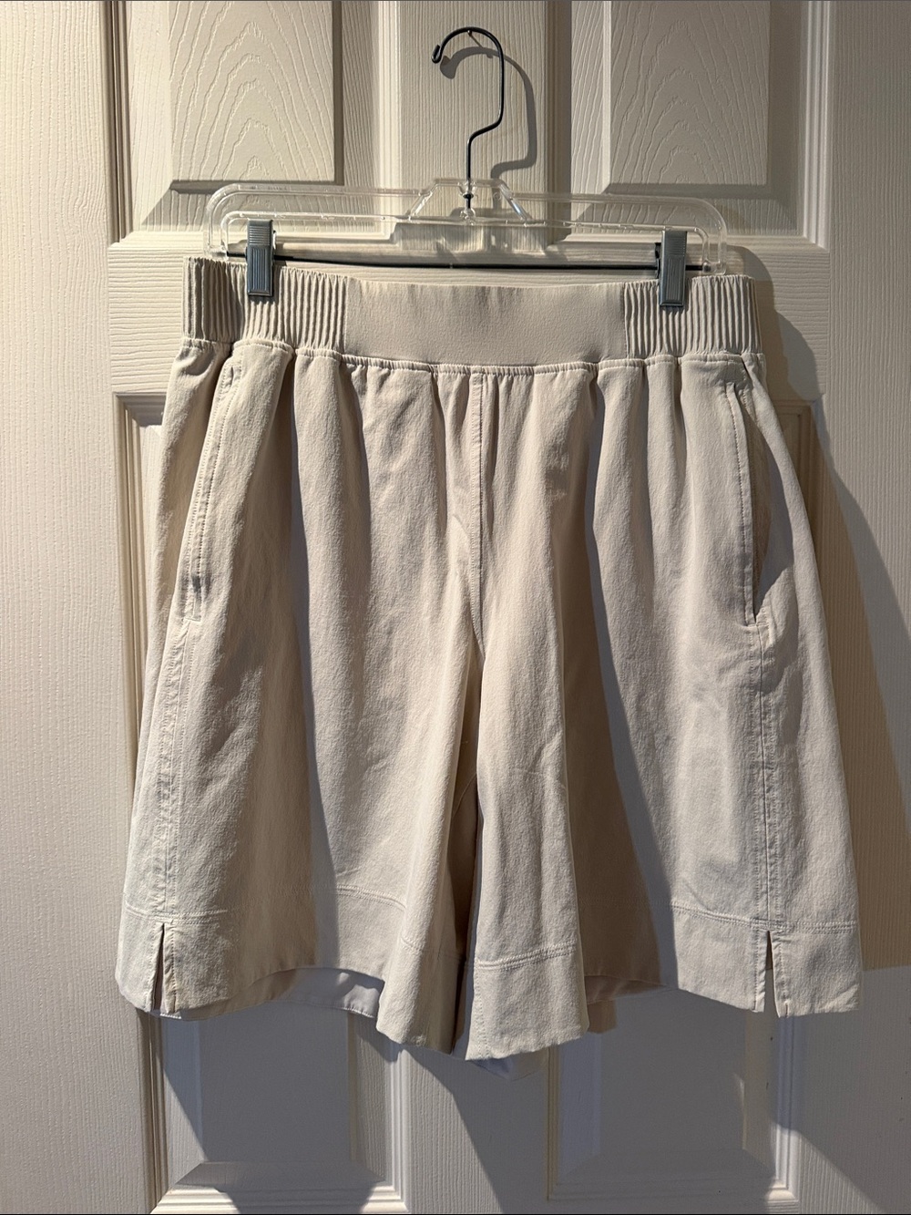 196 - lululemon athletica Cream Pull-On Casual Shorts